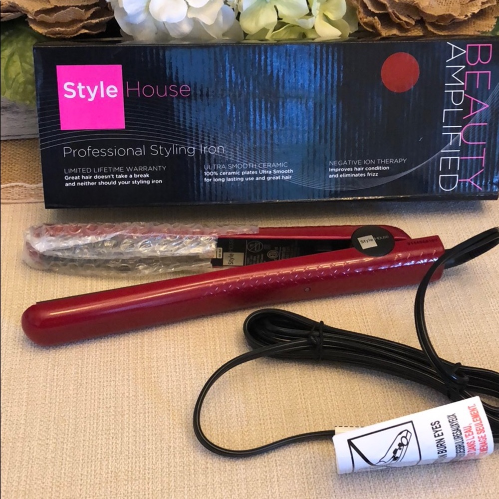 BRAND NEW Styling Iron